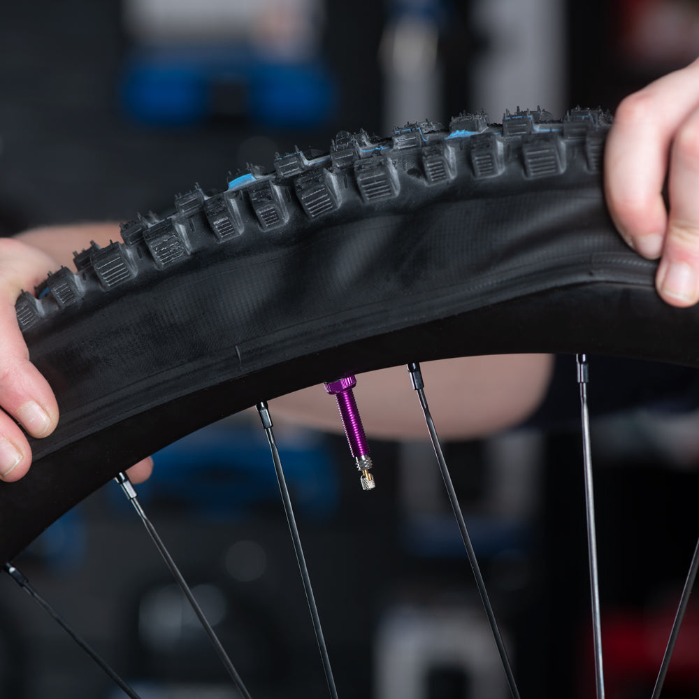 Oxford Tubeless Alloy Valve 60mm Red