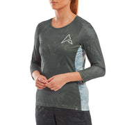 Altura Kielder Lightweight Women's 3/4 Sleeve Jersey 2023: CARBON 18