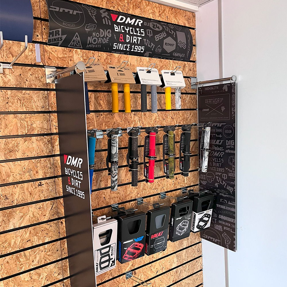 DMR - POS - Side Flags Pair