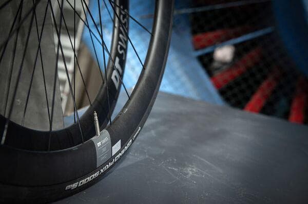 DT Swiss ARC 1400 DICUT disc brake wheel, carbon clincher 38 x 20 mm rim, rear