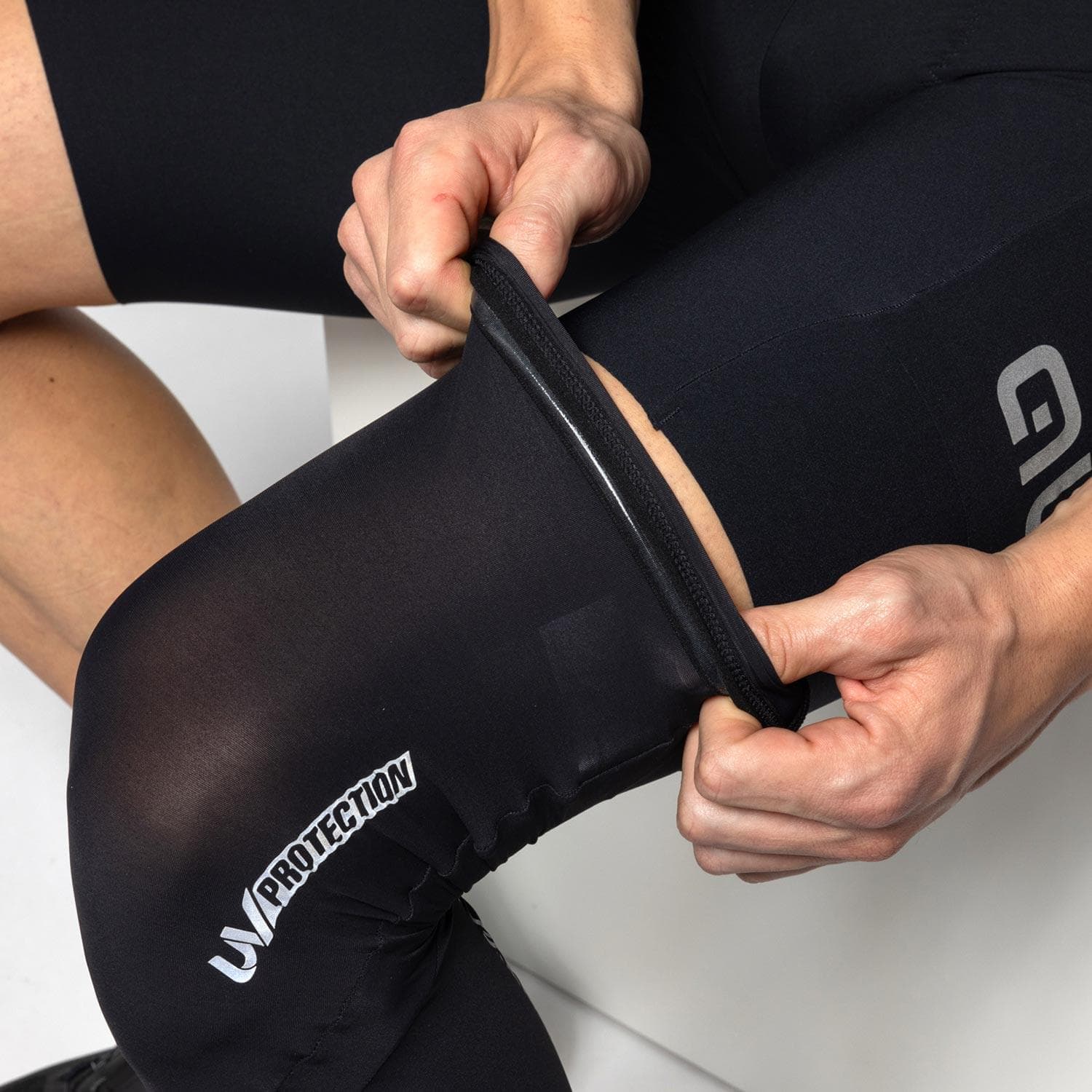 Ale Clothing Estate Summer Knee Band Black