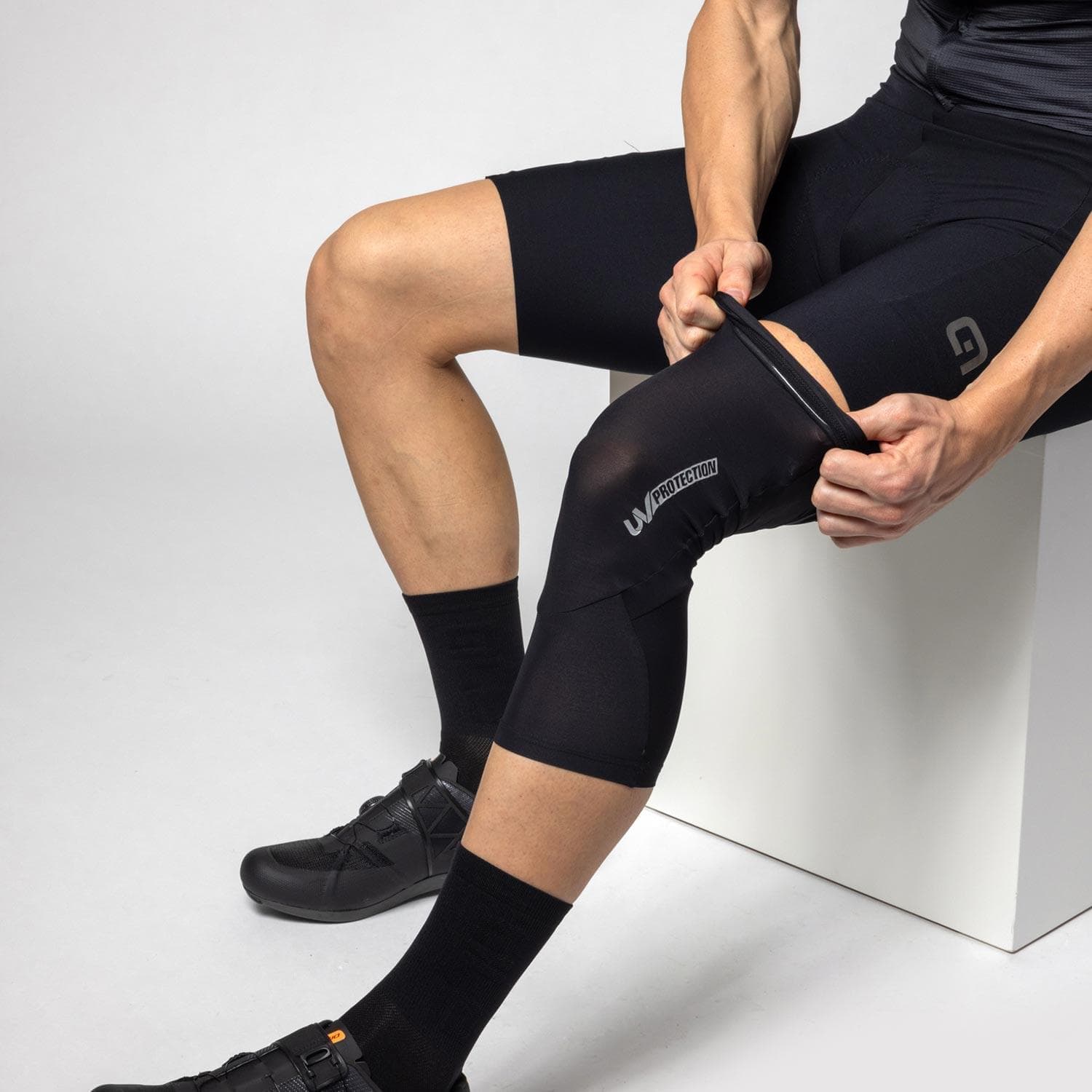 Ale Clothing Estate Summer Knee Band Black