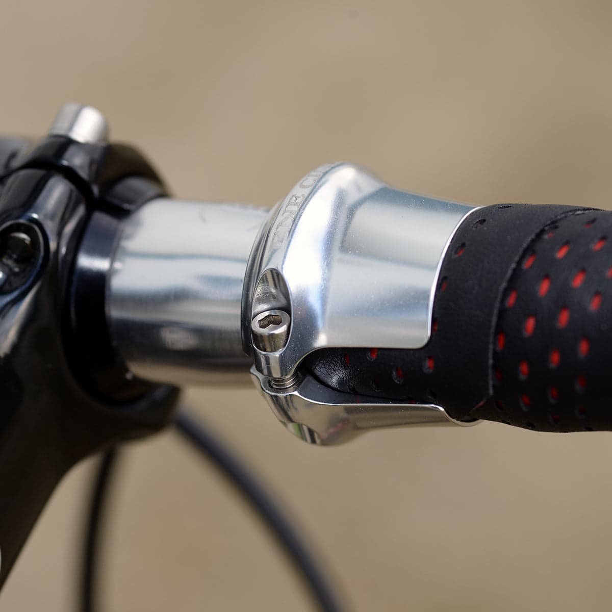 Dia-Compe ENE Bar Tape Clamps Silver 22-24mm