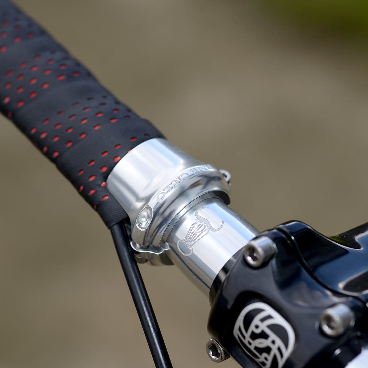 Dia-Compe ENE Bar Tape Clamps Silver 22-24mm