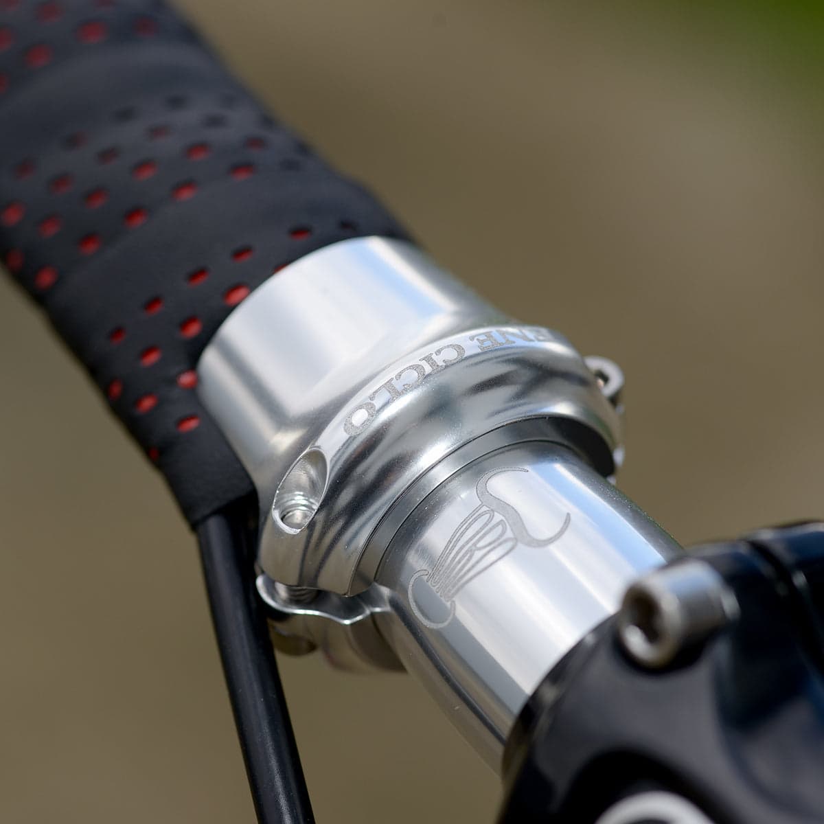 Dia-Compe ENE Bar Tape Clamps Silver 22-24mm