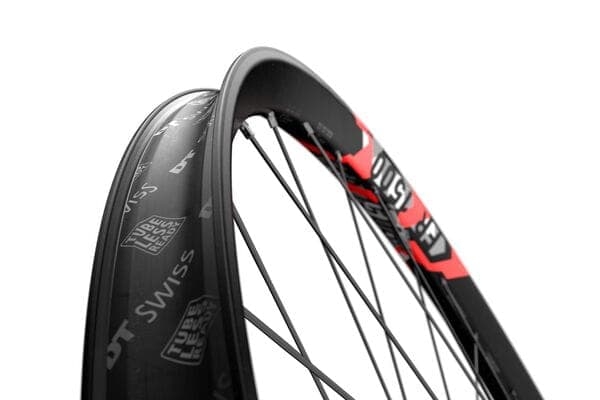 DT Swiss FR 1500 wheel; 30 mm rim; 110 x 15 mm BOOST axle; 27.5 inch front