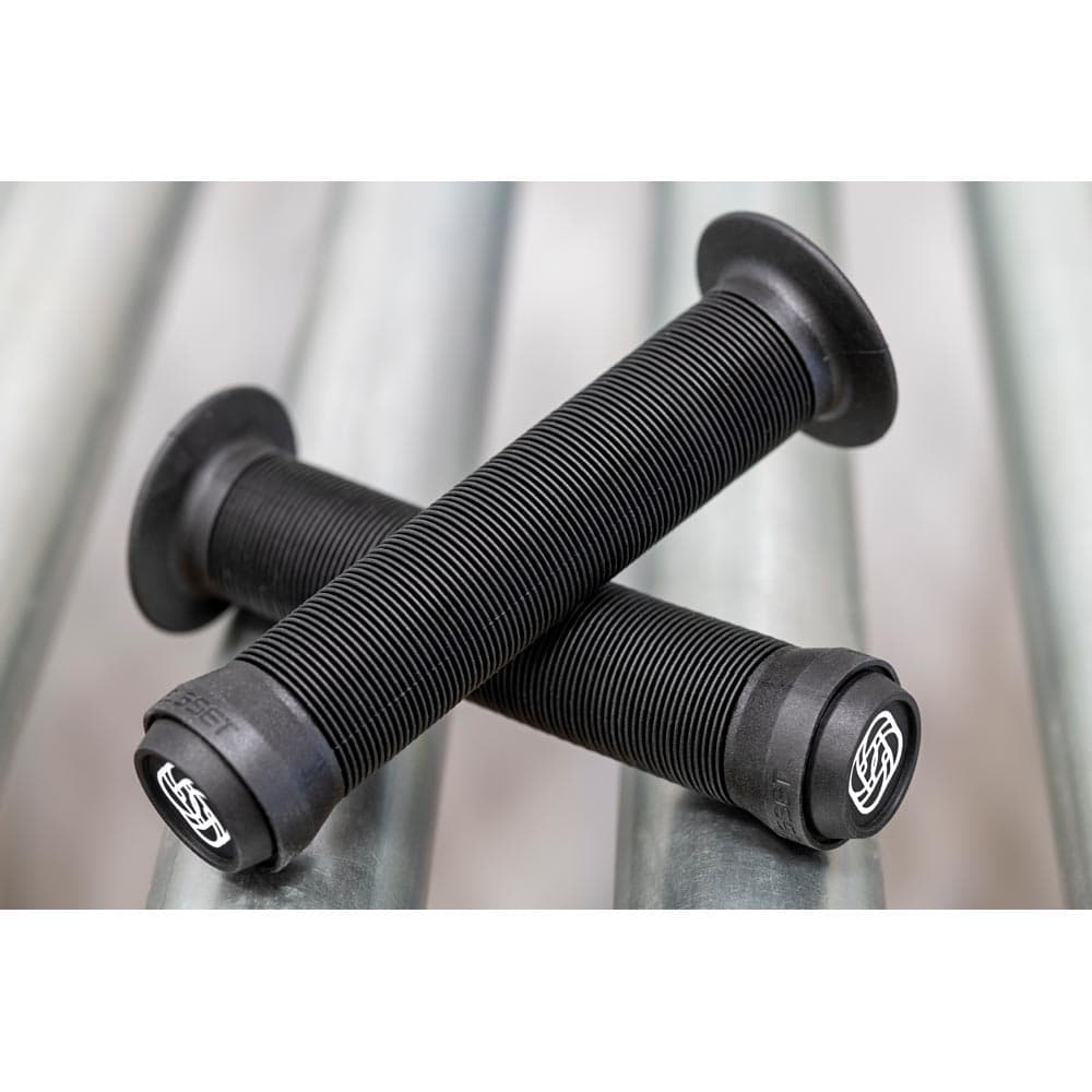 Gusset Grips Sleeper Flanged Grips Black 147mm
