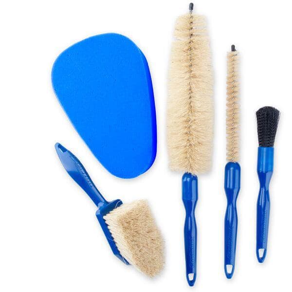 Brushes, Cleaning Kits & Buckets