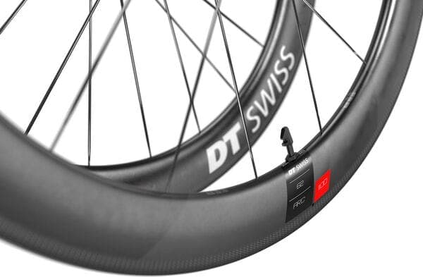 DT Swiss ARC 1100 DICUT wheel; carbon clincher 62 x 17 mm rim; rear