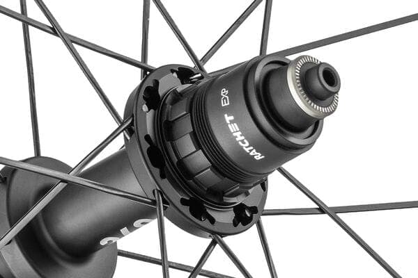 DT Swiss ARC 1400 DICUT wheel; carbon clincher 62 x 17 mm rim; rear